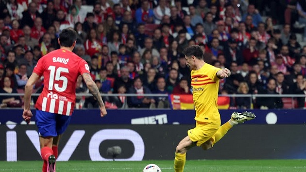 Lewandowski tỏa sáng, Barca hủy diệt Atletico