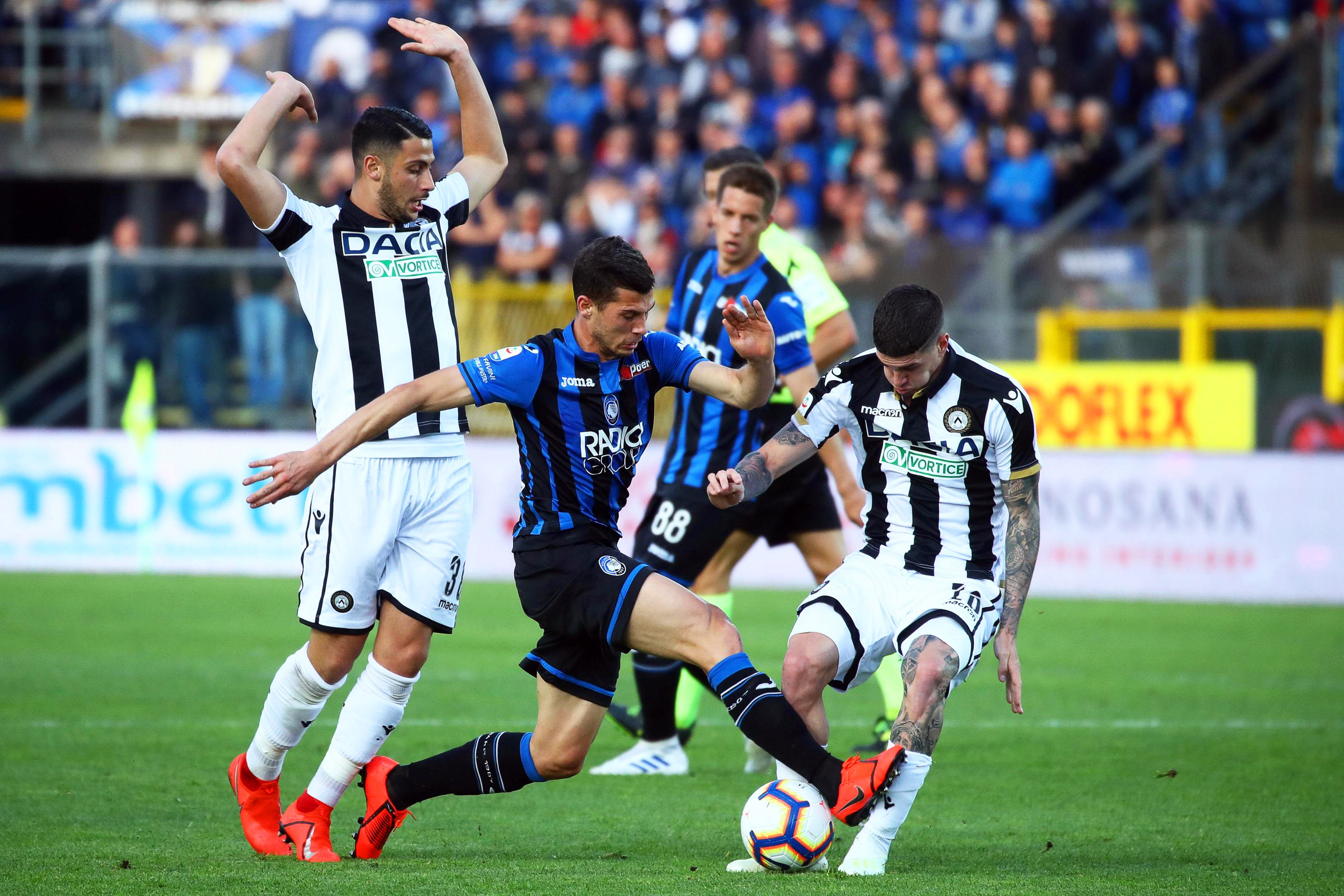 2-2! Serie A lại đảo lộn: Atalanta kém 4 điểm, Roma top 5 được yêu thích nhất, Cả 7 đội dẫn đầu đều bất bại
